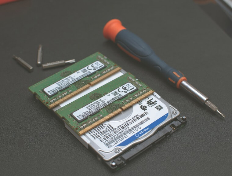Битва за; память. HDD; vs SSD; — какая разница и; что лучше для; ПК и; ноутбука?